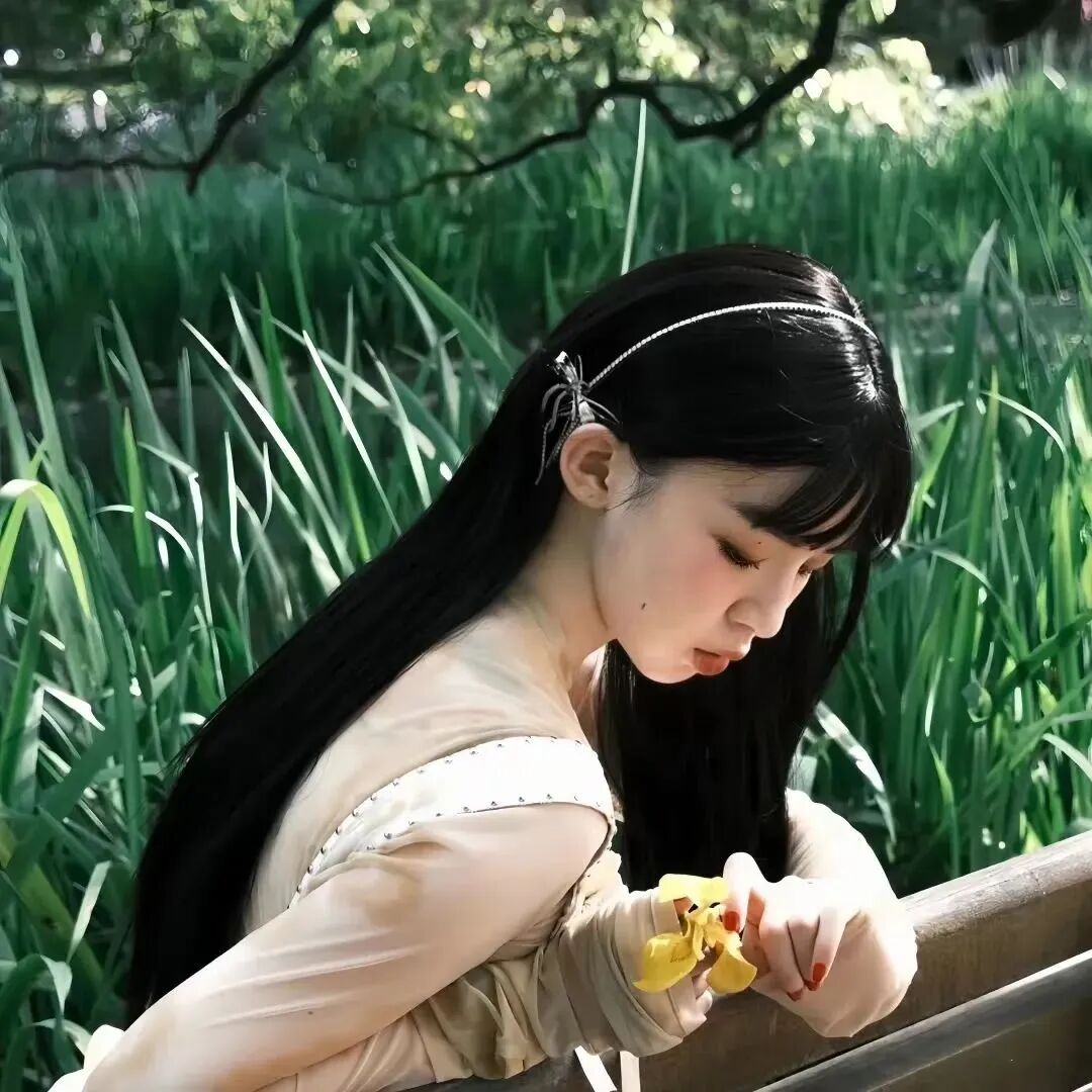 小清新侧脸女生头像