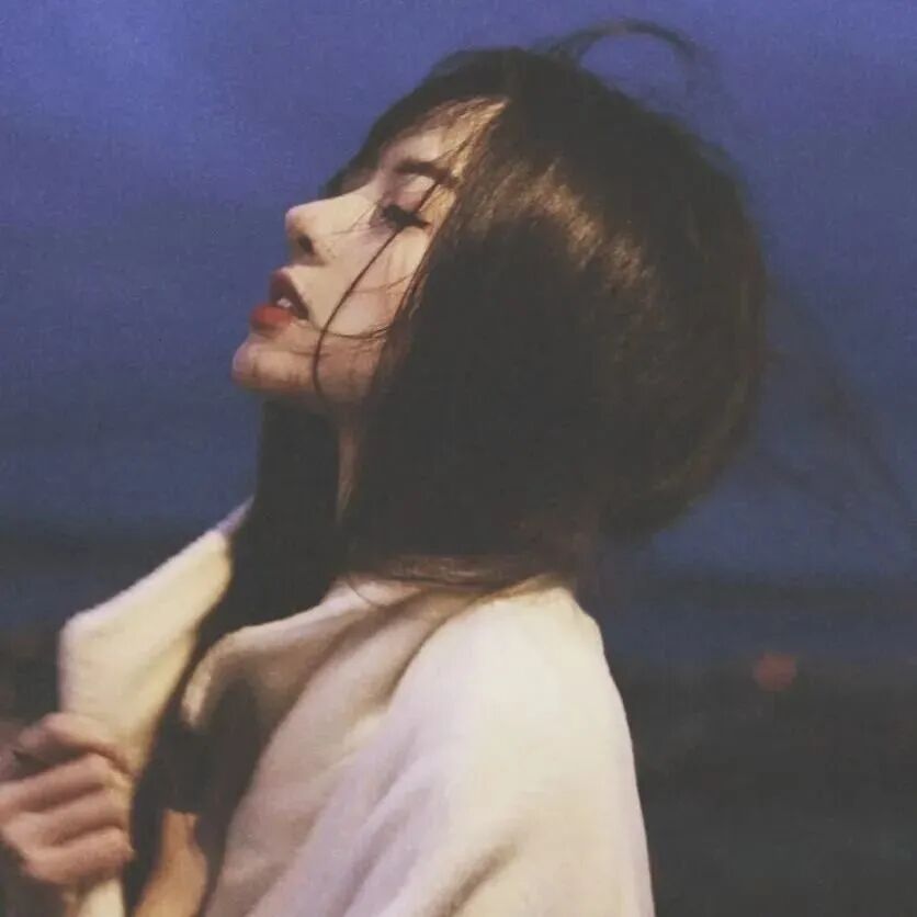 氛围感侧脸女生头像