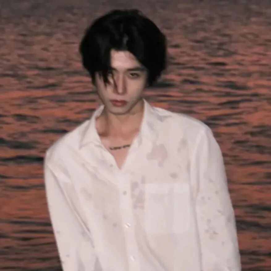 海边氛围感男生头像