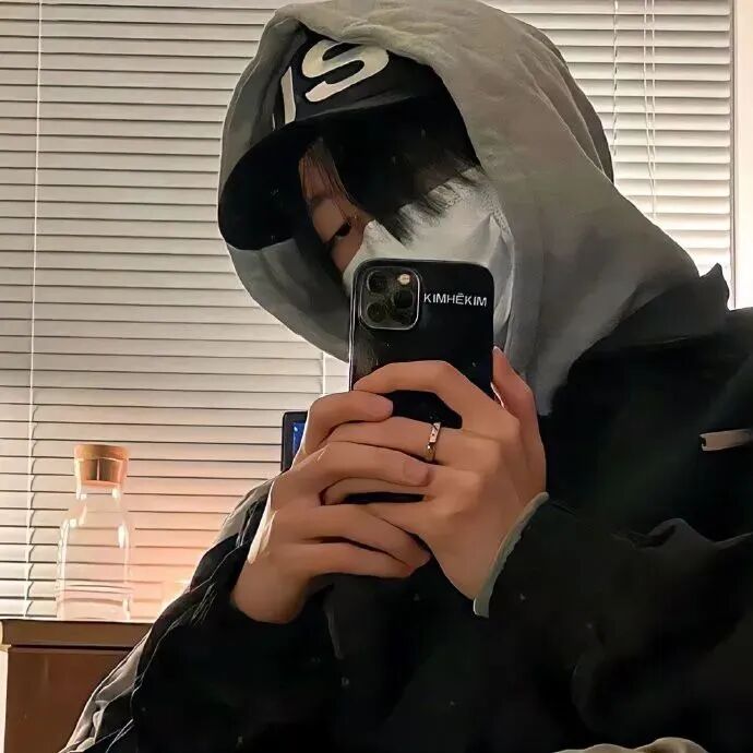自拍手机不露脸男生头像