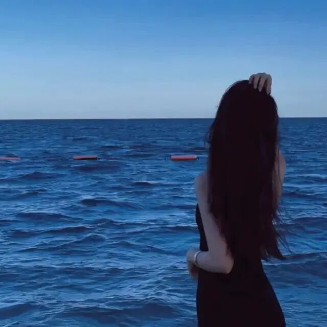 海边氛围感不露脸女生头像