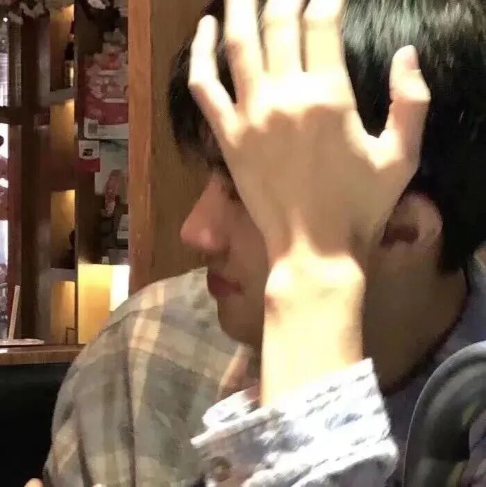 酷酷侧脸男生头像