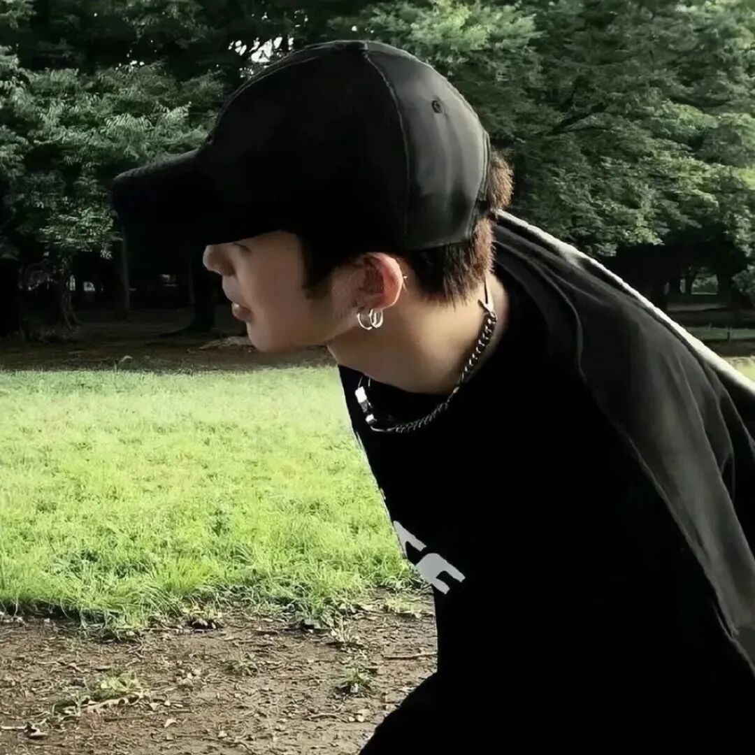 侧脸男生头像