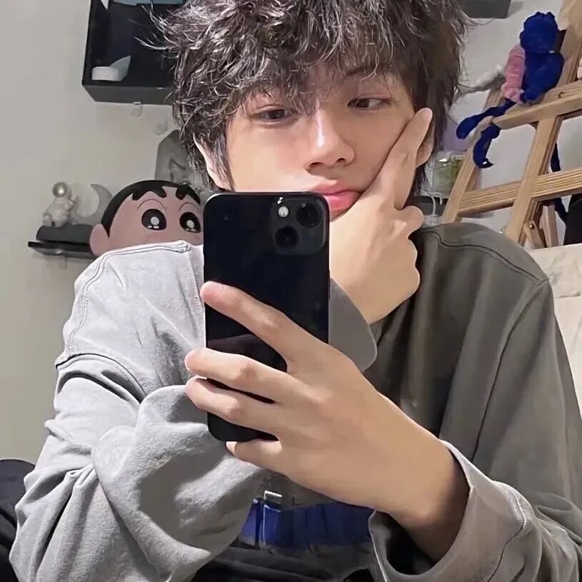 自拍手机男生头像