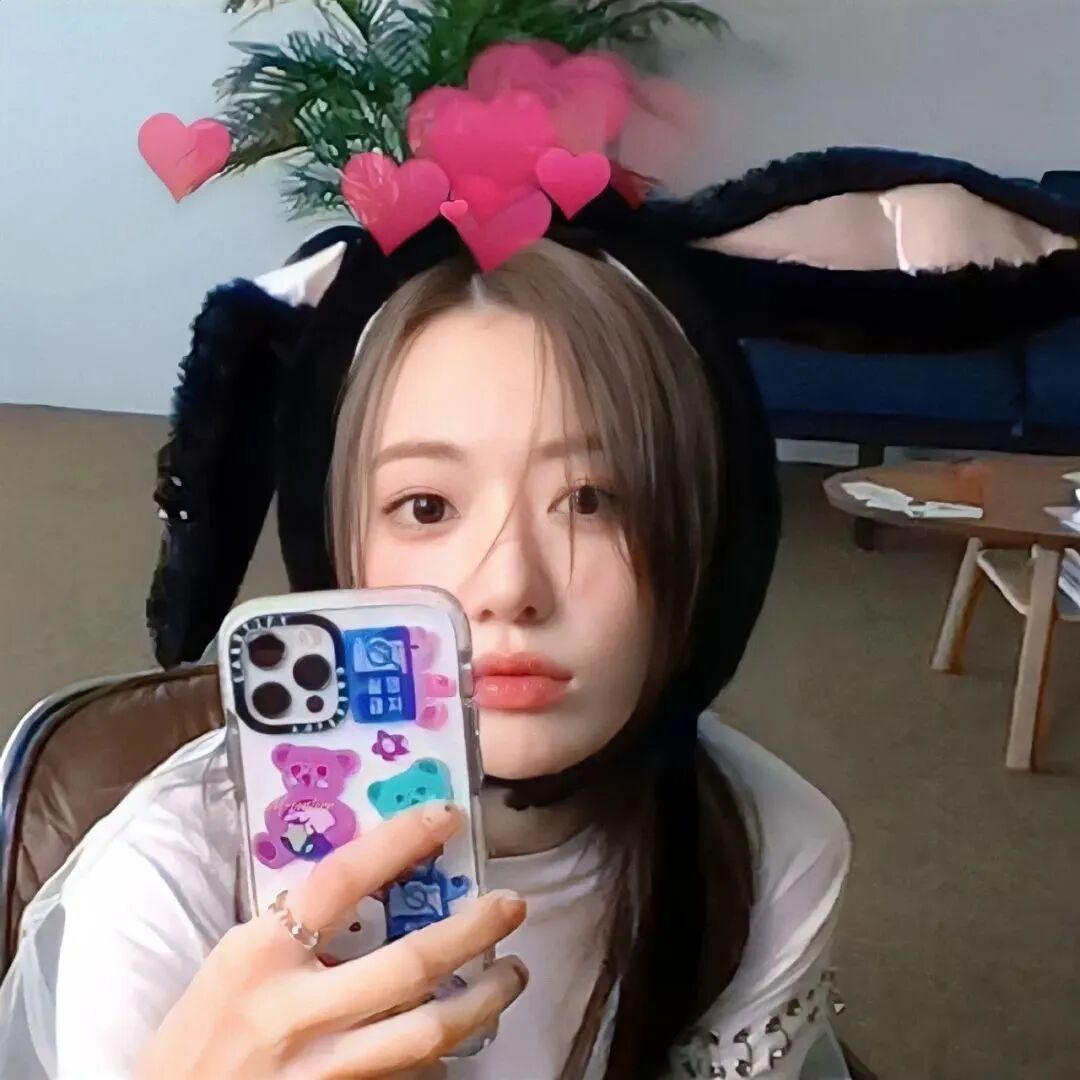 兔耳朵可爱女生头像