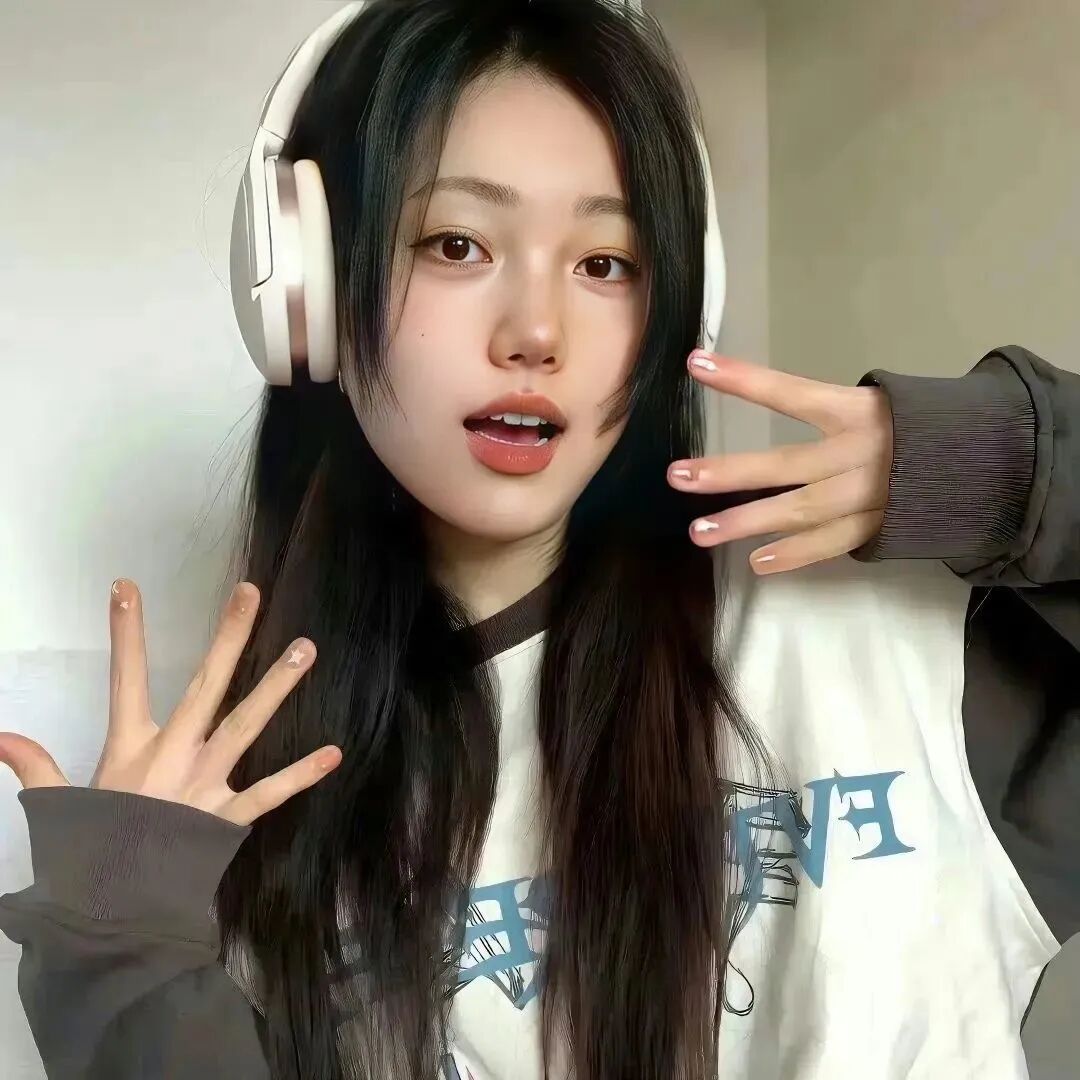戴耳机女生头像