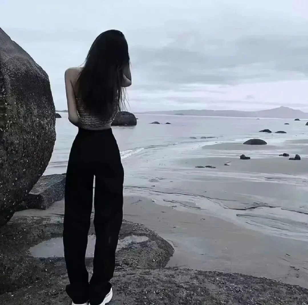 孤独感海边氛围感不露脸女生头像