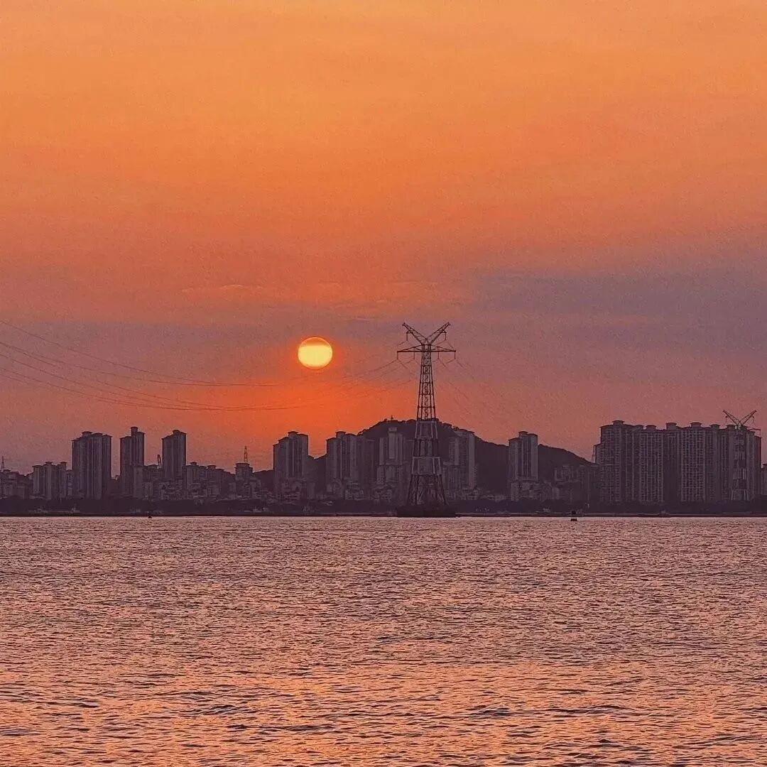 日落海边背景图