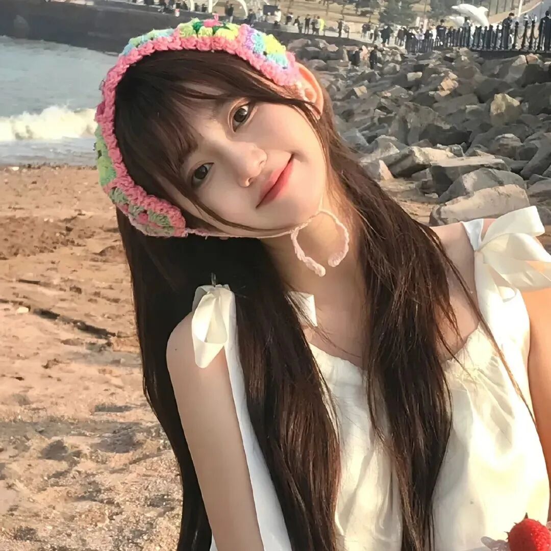 甜美爱笑歪头女生头像