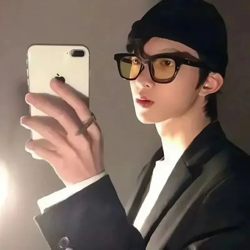 自拍手机男生头像