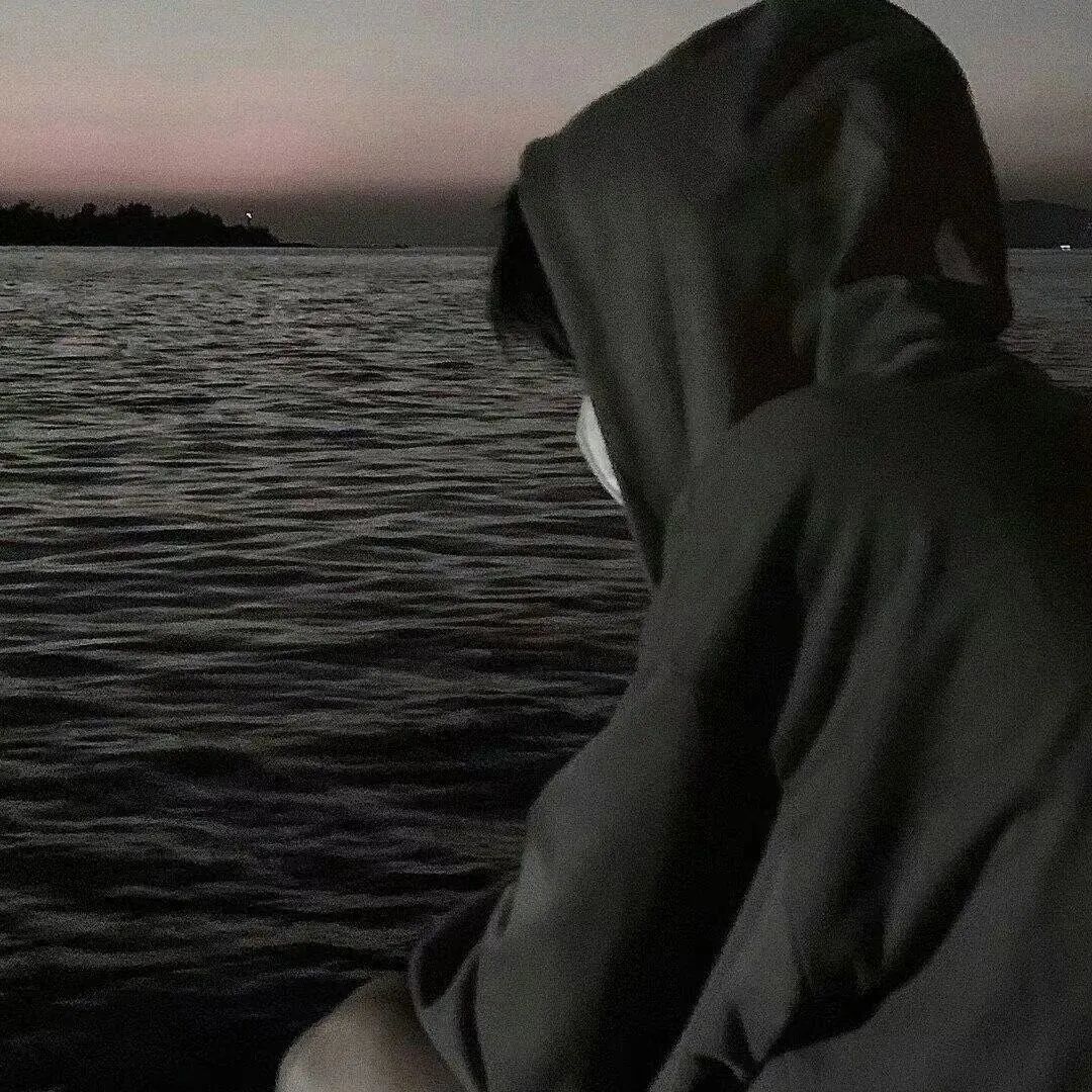 不露脸海边男生头像