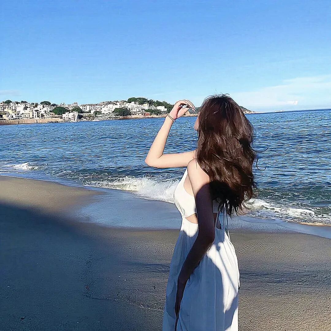 氛围感不露脸海边女生头像