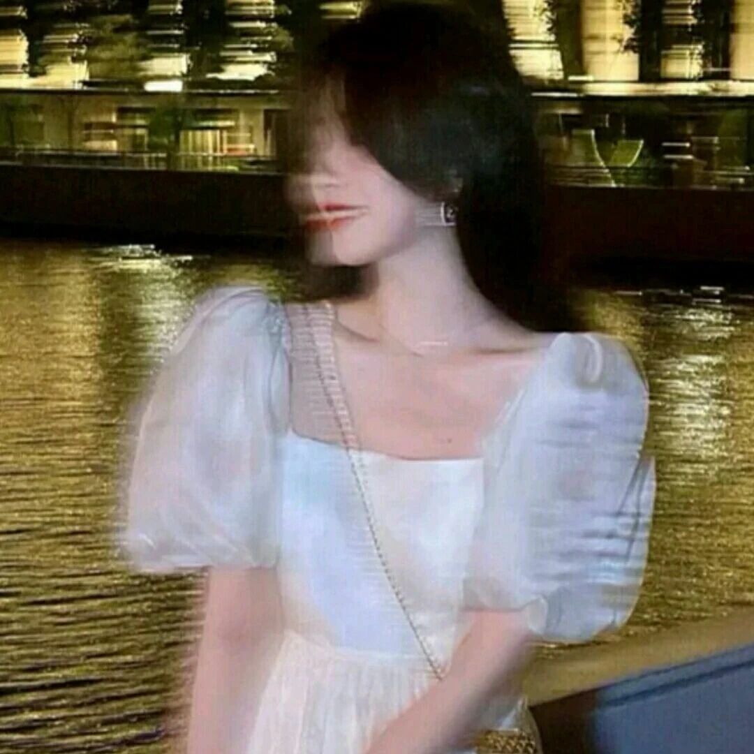 朦胧感温柔侧脸女生头像