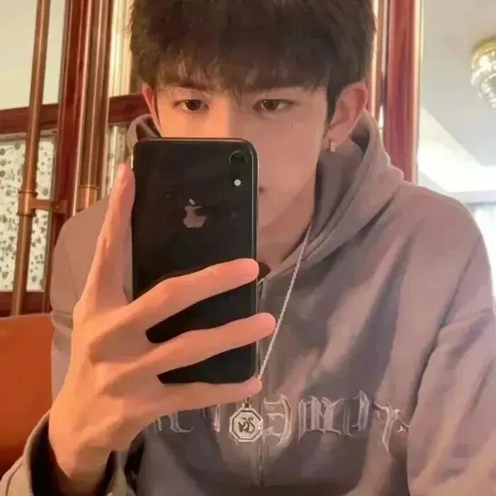 自拍手机小众男生头像