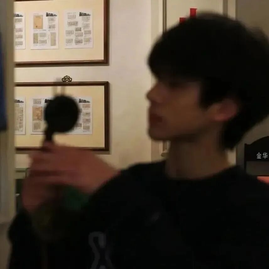 侧脸男生头像