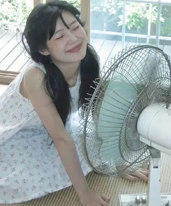 吹风扇夏天女生头像