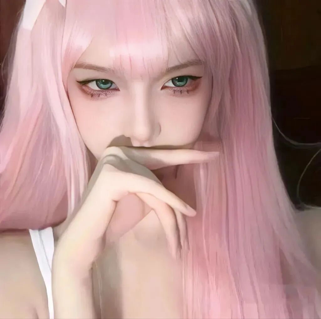 粉发女生头像