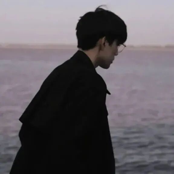 海边侧脸男生头像