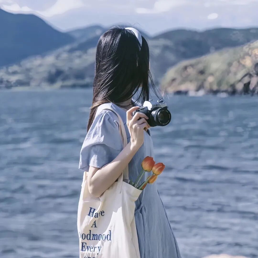 氛围感不露脸海边女生头像