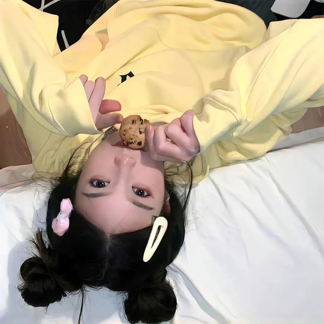 吃饼干女生头像