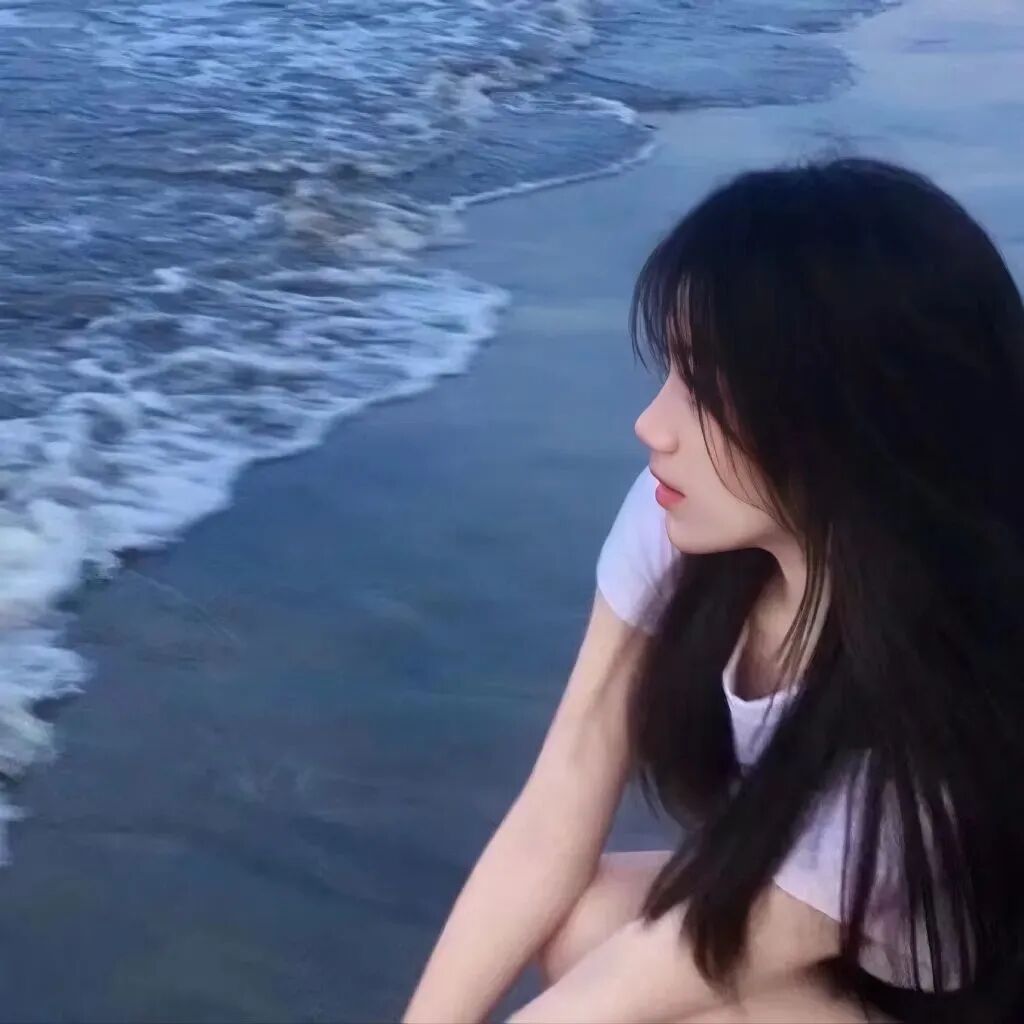 侧脸海边氛围感女生头像