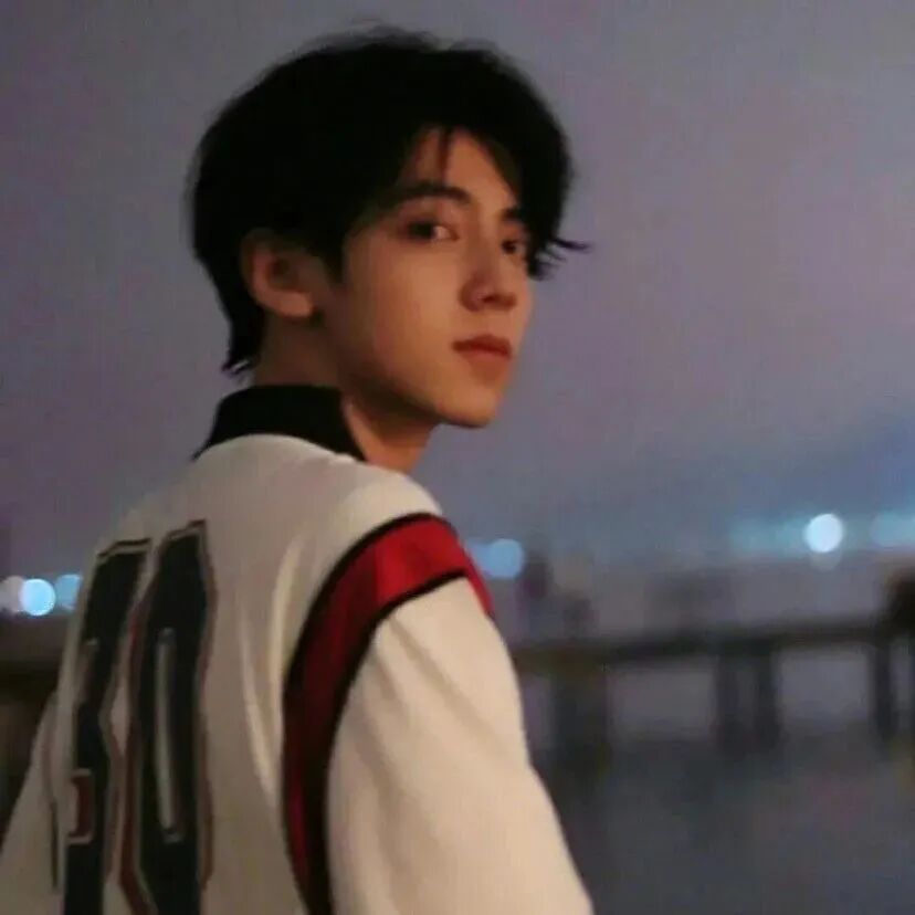 夜晚侧脸男生头像