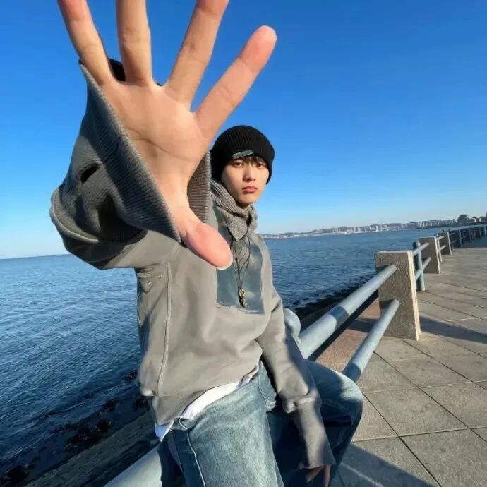 海边帅气男生头像