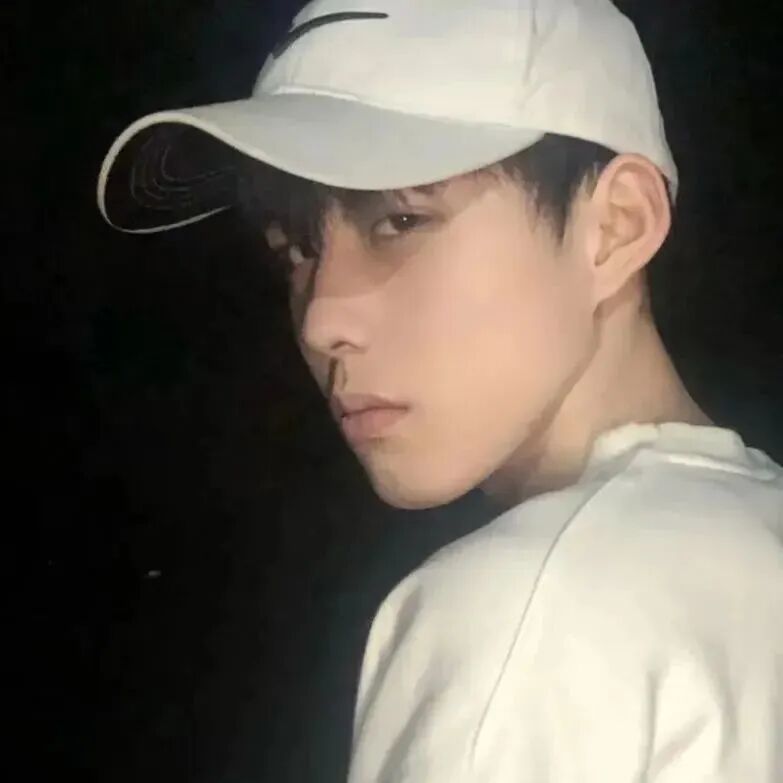 侧脸男生头像