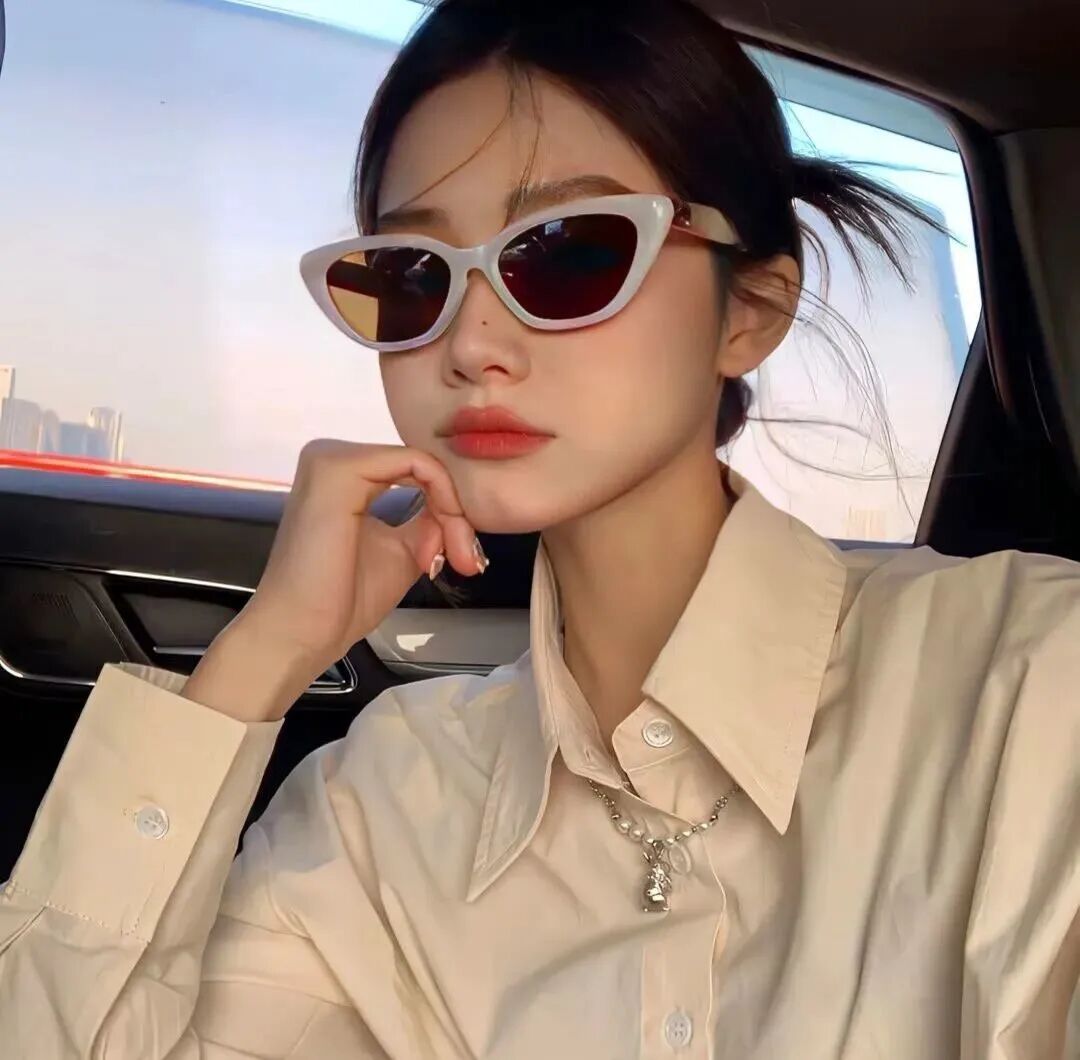 墨镜女生头像