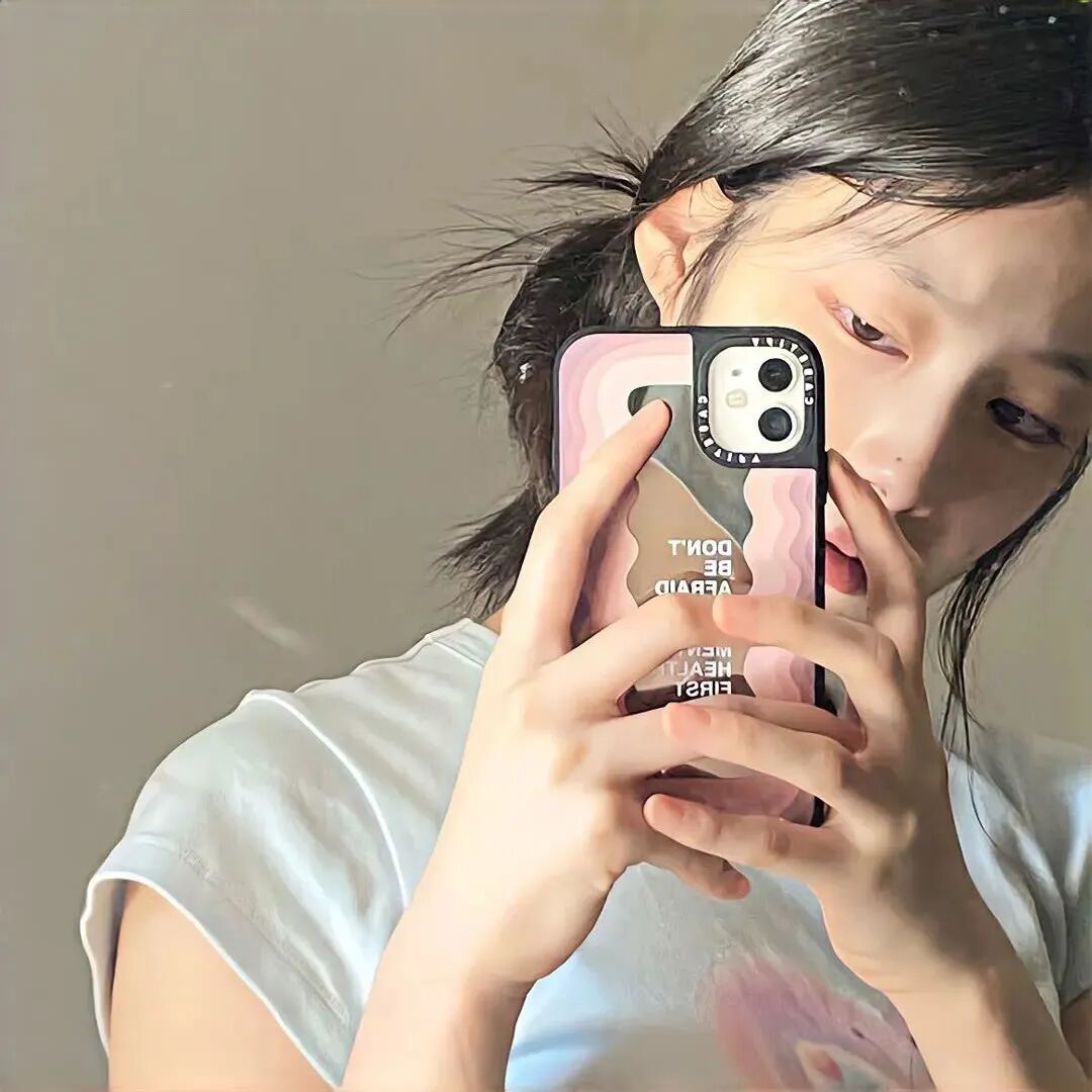 自拍手机温柔女生头像