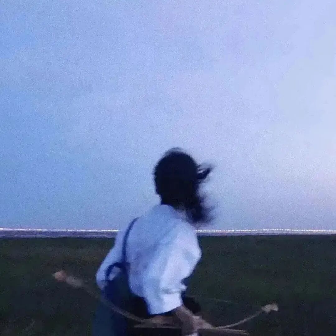 不露脸意境氛围感女生头像