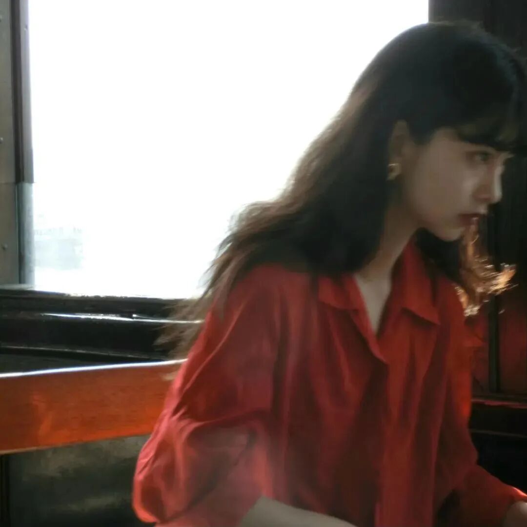 氛围感侧脸女生头像