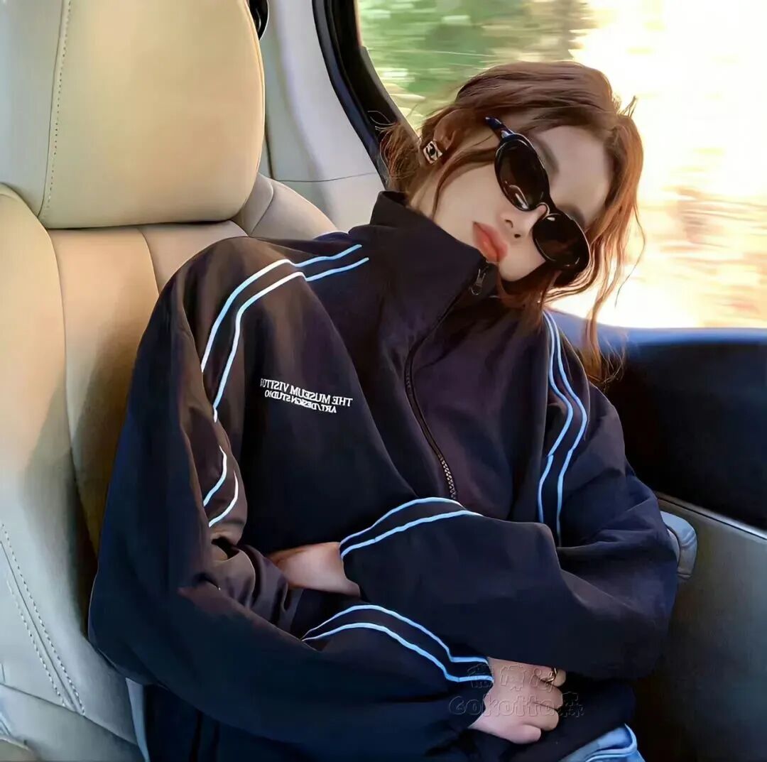 酷酷墨镜女生头像