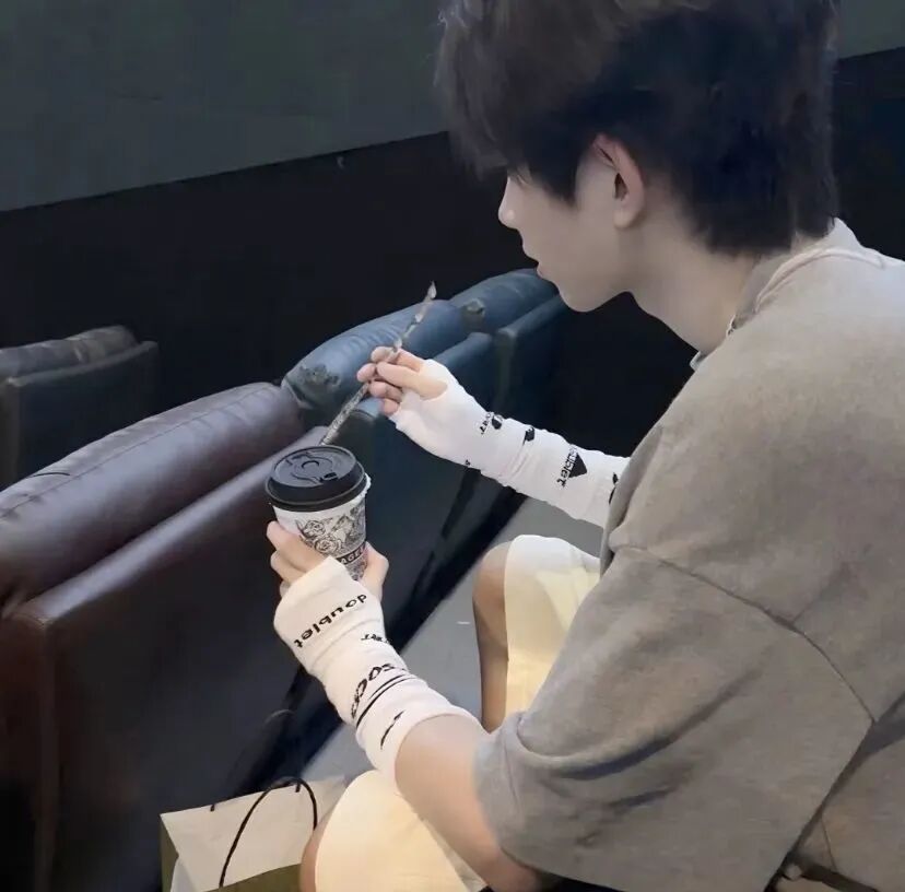 侧脸男生头像
