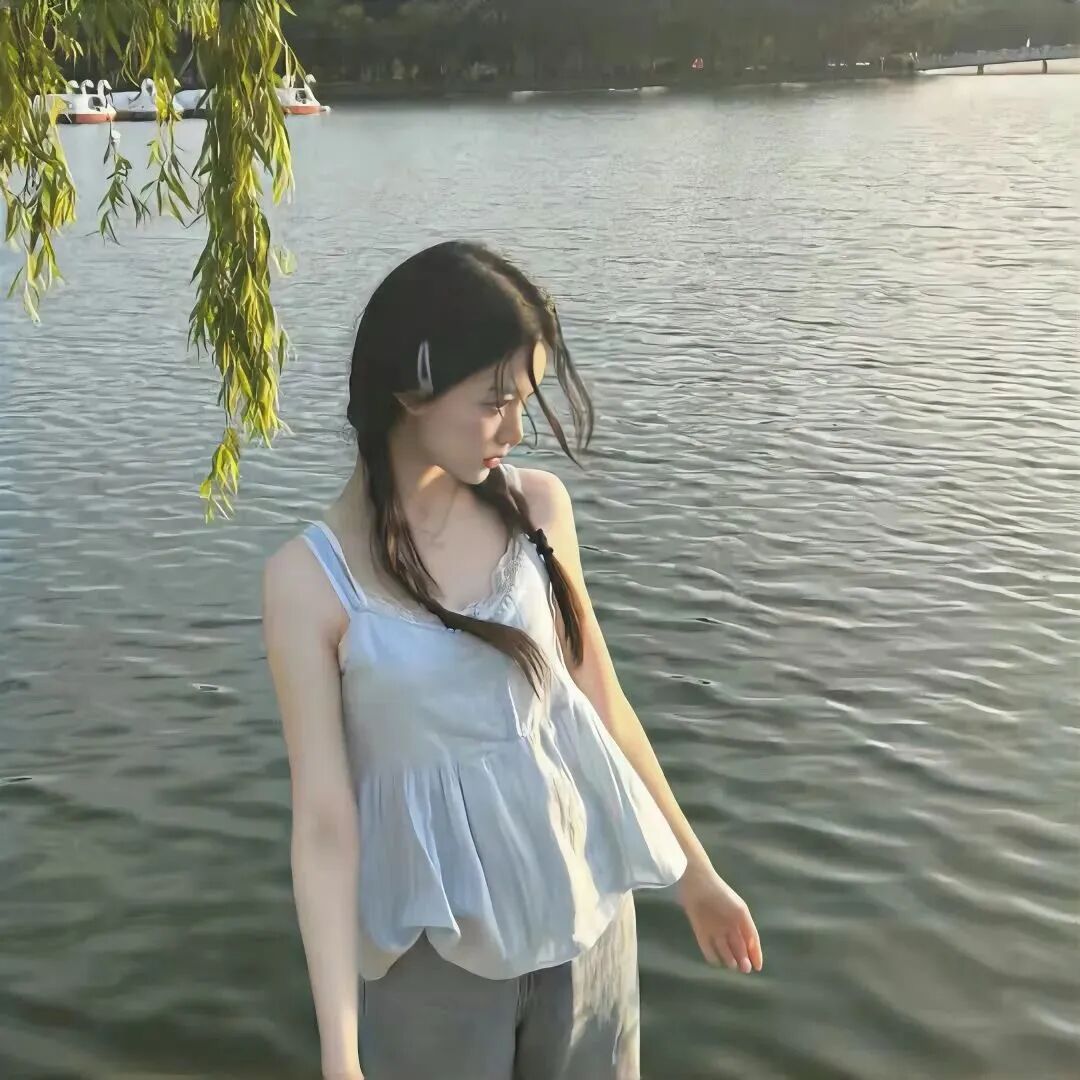 温柔侧脸女生头像