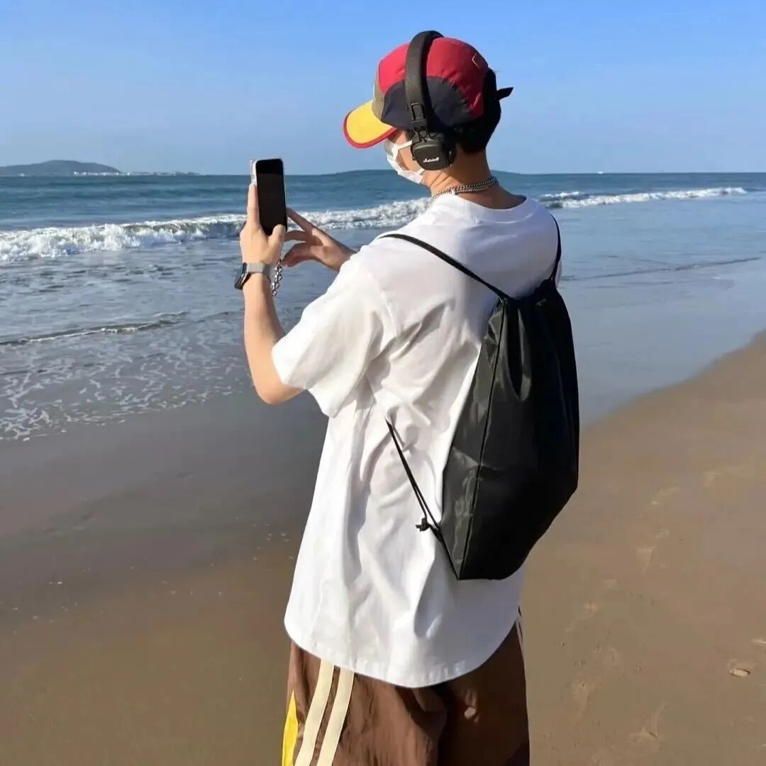 海边自拍手机戴帽子不露脸男生头像