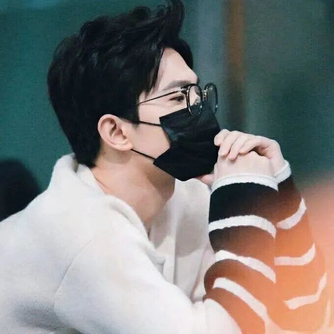 杨洋头像不露脸男生头像