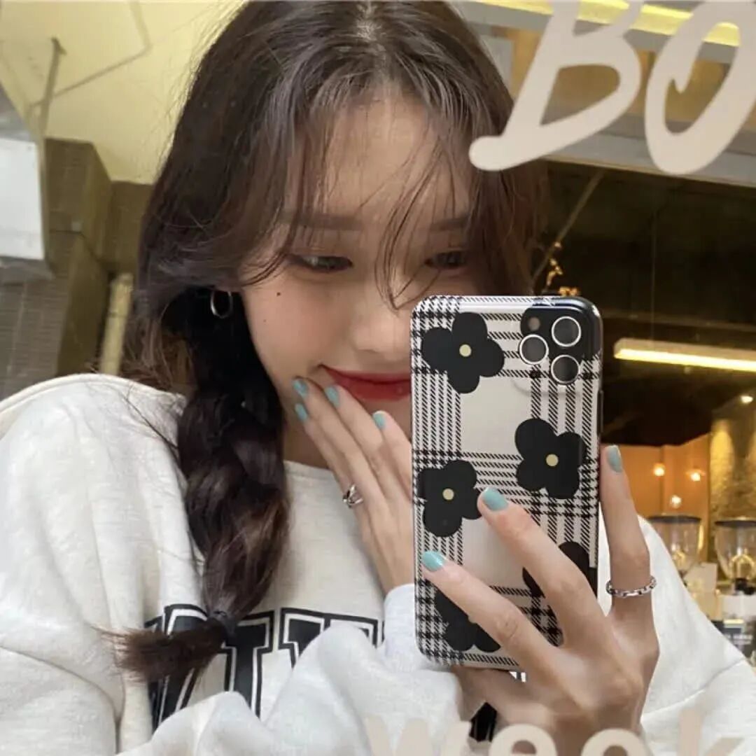 自拍手机爱笑女生头像