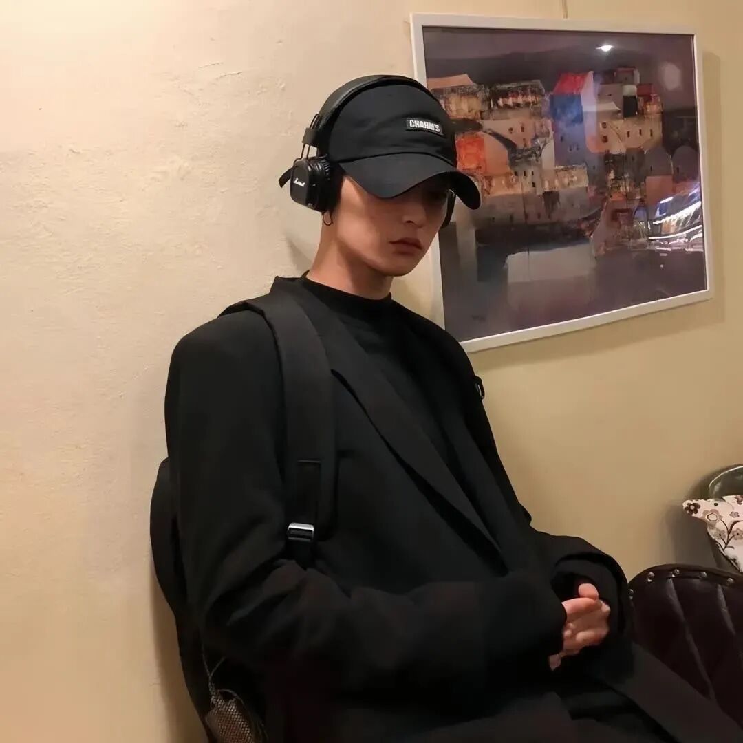 休闲帽小众男生头像