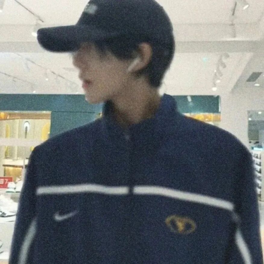 侧脸帅气男生头像
