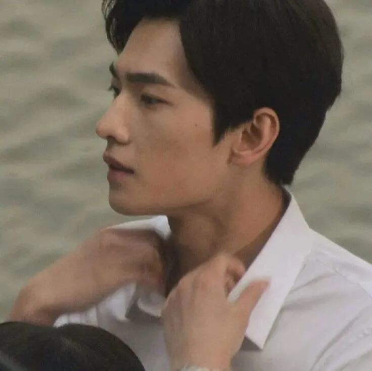 杨洋头像氛围感侧脸男生头像
