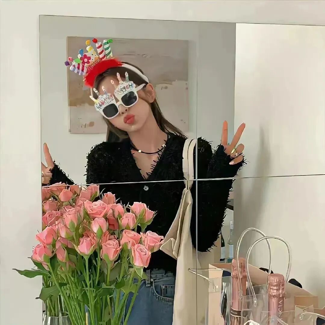 氛围感鲜花墨镜女生头像