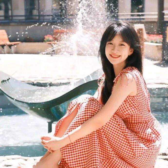 小众甜美爱笑女生头像