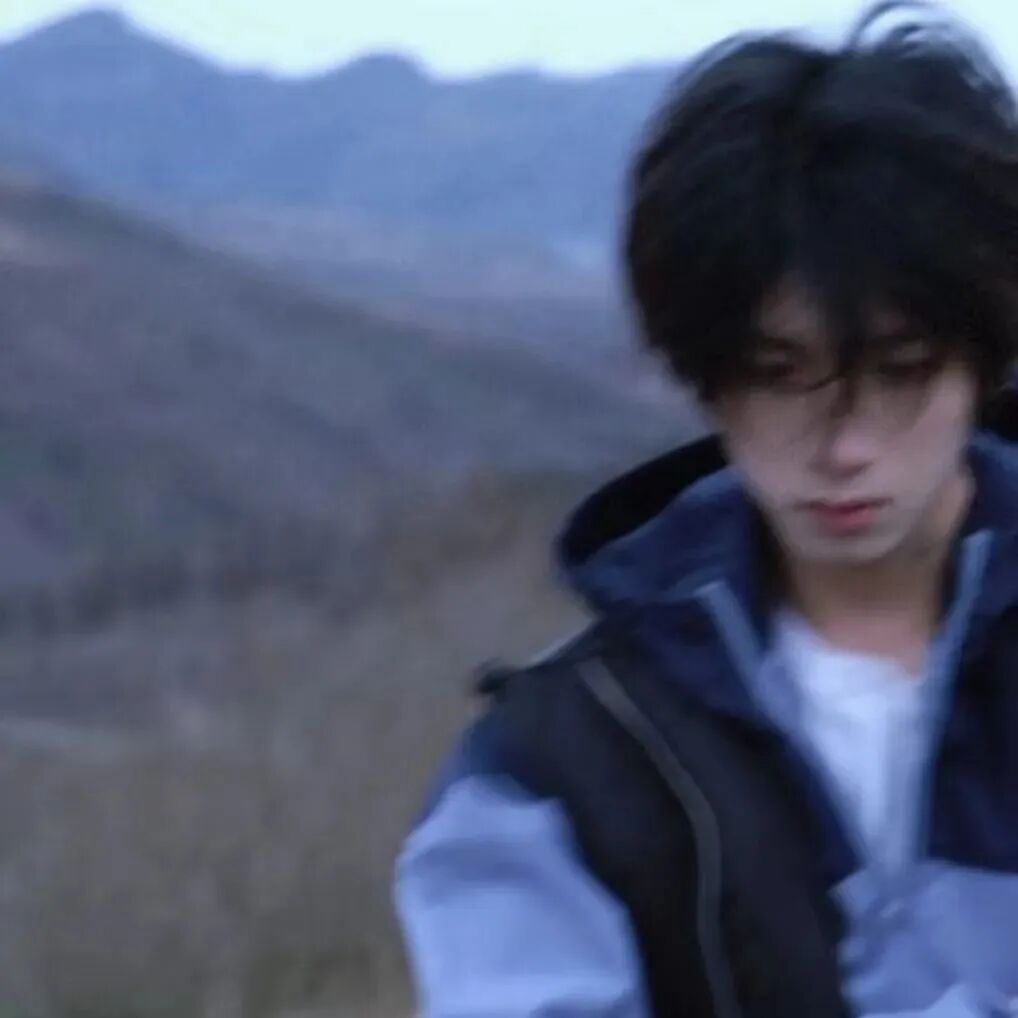 吹风小众男生头像