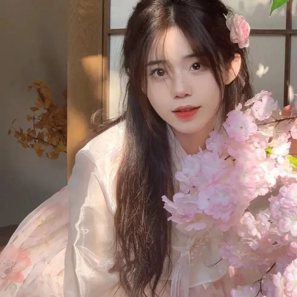 甜美鲜花女生头像