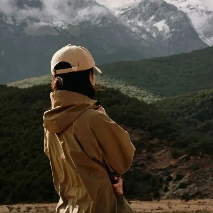 高山氛围感不露脸女生头像