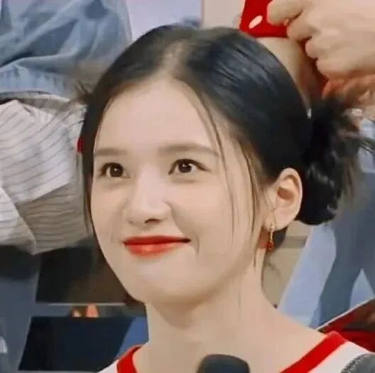 张婧仪头像甜美爱笑女生头像