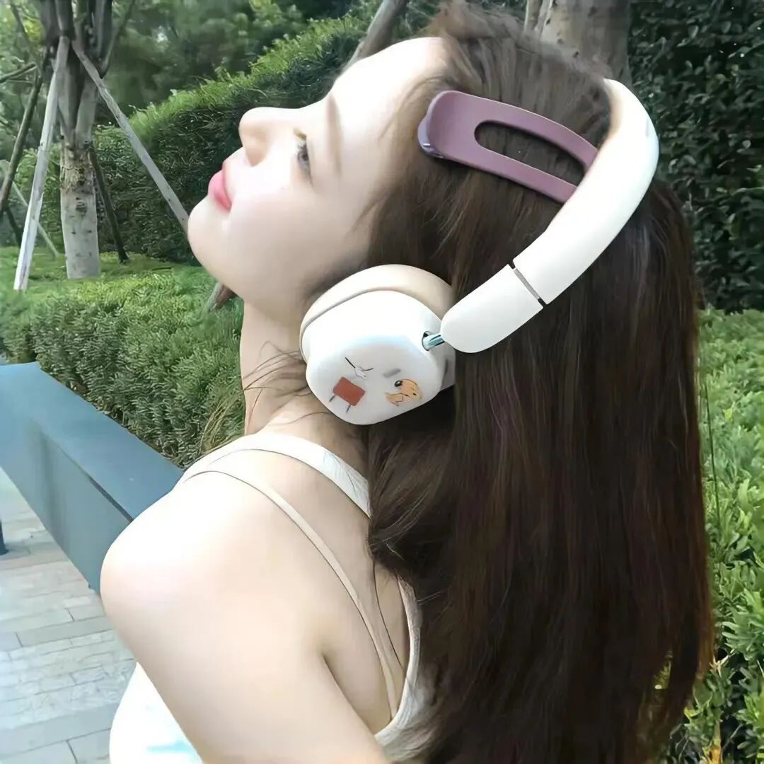 戴耳机温柔小清新女生头像