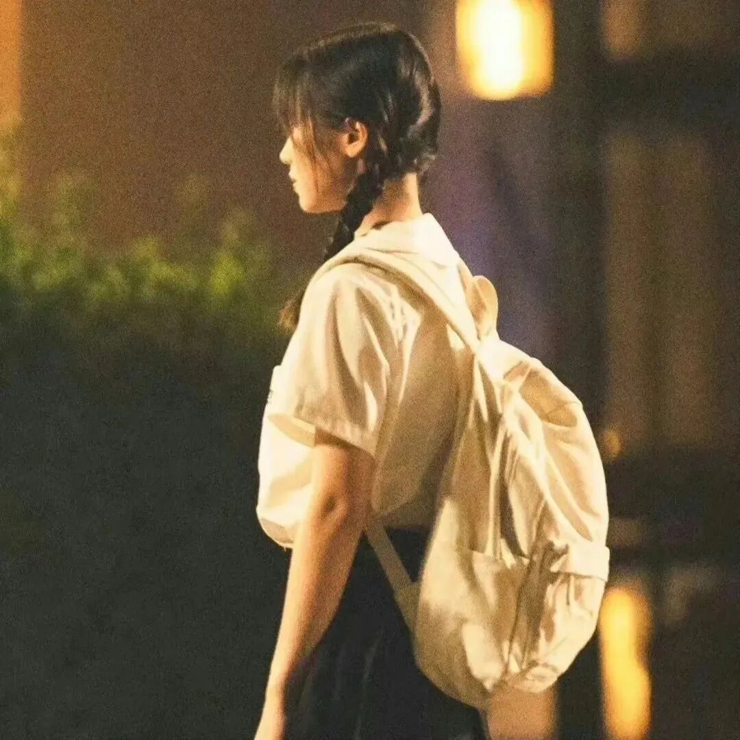 qltxzrxyfb背包学院风真人情侣头像