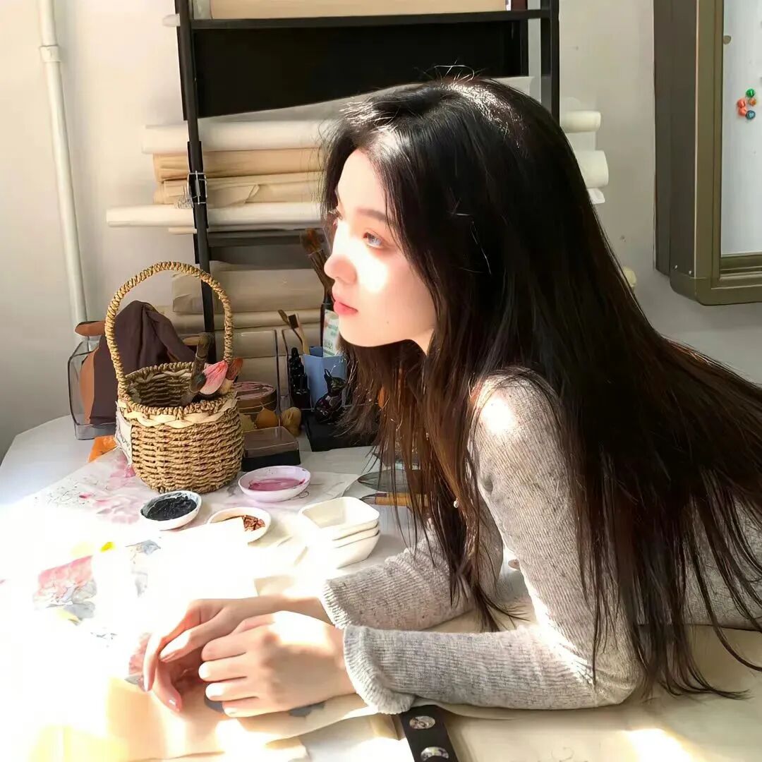 侧脸女生头像